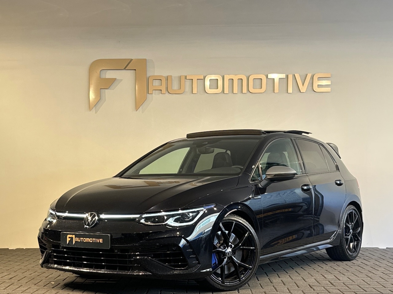 Volkswagen Golf - 2.0 TSI R 4Motion Pano|Harman Kardon|Memory|Volleder - AutoWereld.nl