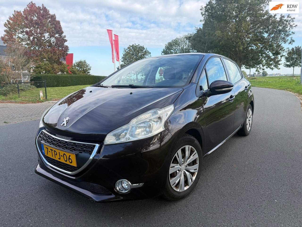 Peugeot 208 - 1.2 VTi Allure APK/AIRCO/CRUISE - AutoWereld.nl