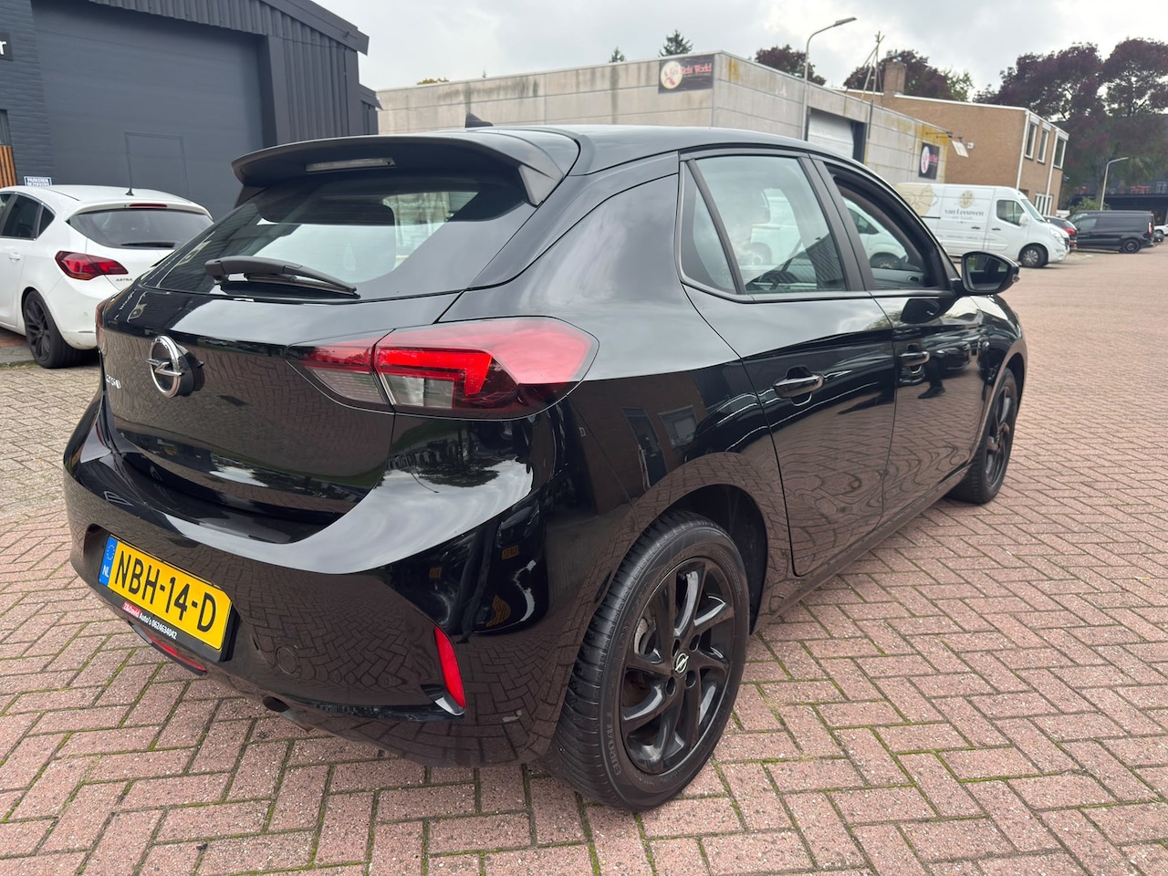 Opel Corsa - 1.2 GS Line stoel + stuur verwarming , carplay , navi , distributie vv - AutoWereld.nl