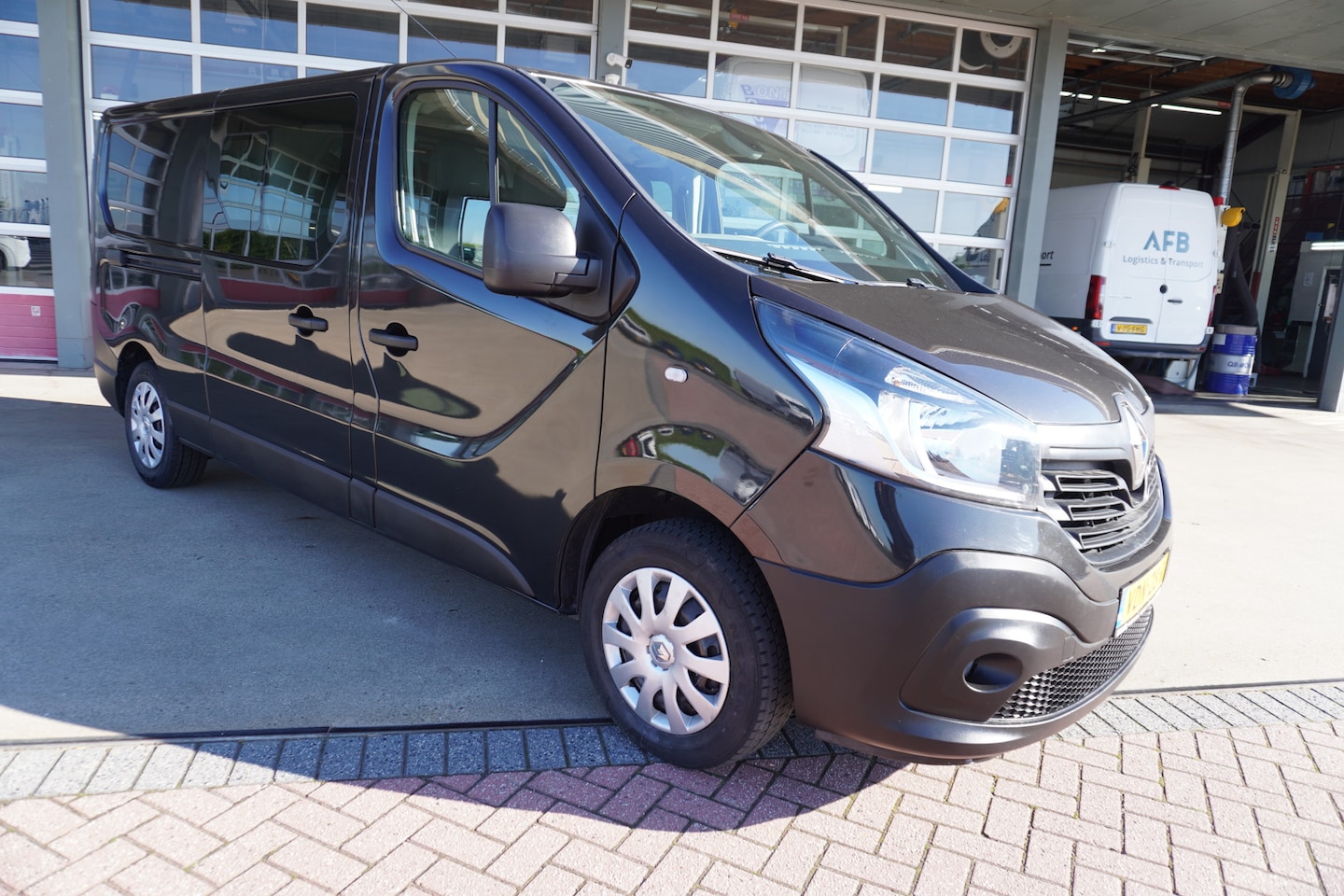 Renault Trafic - 1.6 dCi T29 L2H1 125PK Dubbelcabine Work Edition Airco | Cruise | Navi - AutoWereld.nl