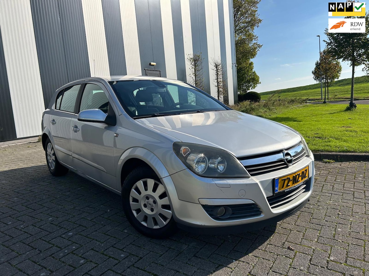 Opel Astra - 1.6 Cosmo Nw APK-Airco-Cruise-Elekpakket-Trekhaak - AutoWereld.nl