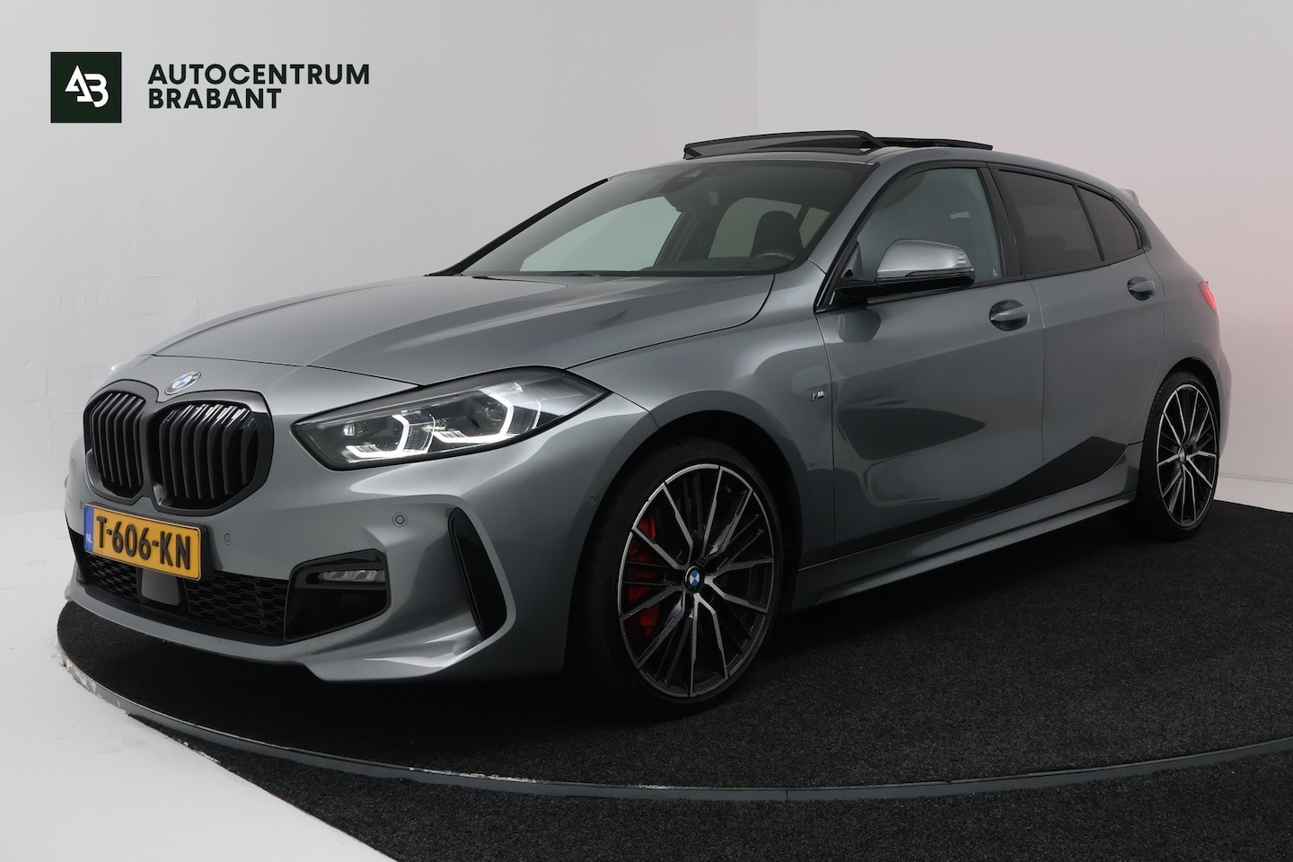 BMW 1-serie - 118i Introduction Edition (PANORAMADAK, STOELVERWARMING, CAMERA, H/K AUDIO, HUD-DISPLAY) - AutoWereld.nl