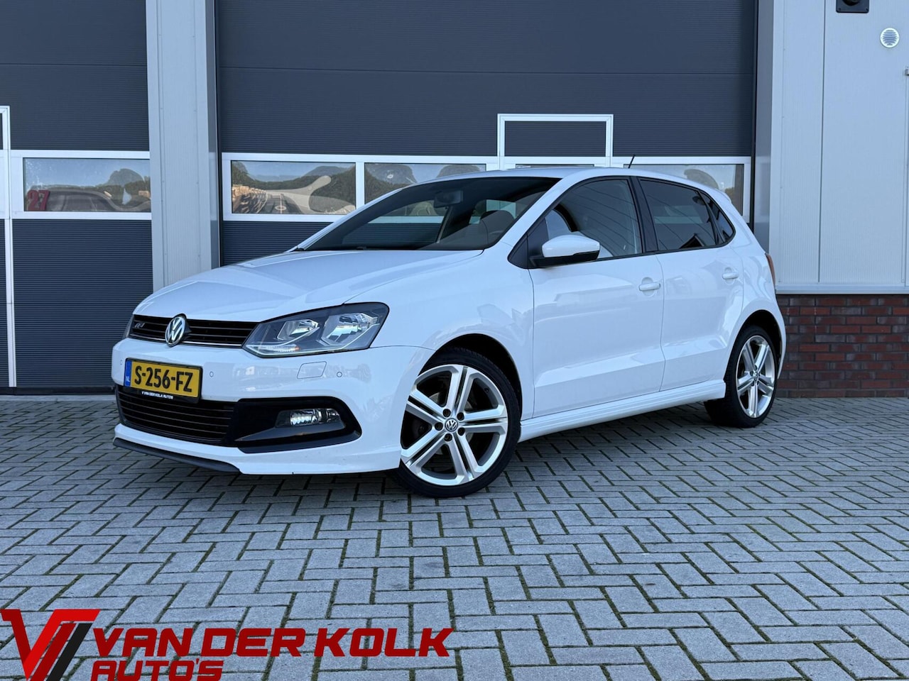 Volkswagen Polo - 1.2 TSI Highline 5 Deurs | Airco | Lichtmetaal | Sensoren | Stoelverwarming - AutoWereld.nl