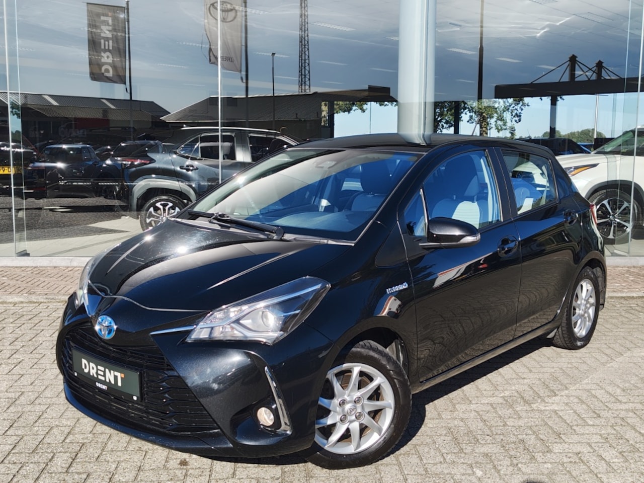 Toyota Yaris - 1.5 Hybrid Aspiration | Stoelverwarming | Navi | El. Climate Control - AutoWereld.nl
