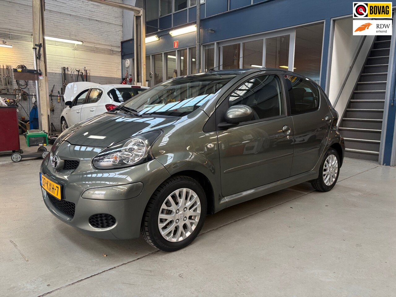 Toyota Aygo - 1.0-12V Aspiration Green | Half leder / Alcantara | Airco | Toerenteller| LM velgen | NAP - AutoWereld.nl