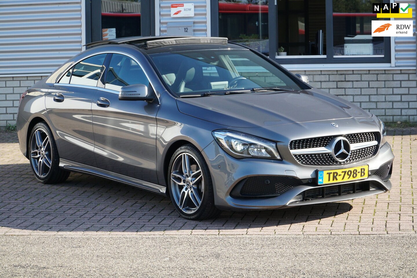 Mercedes-Benz CLA-Klasse - 180 EERSTE EIGENAAR AMG PANO - AutoWereld.nl