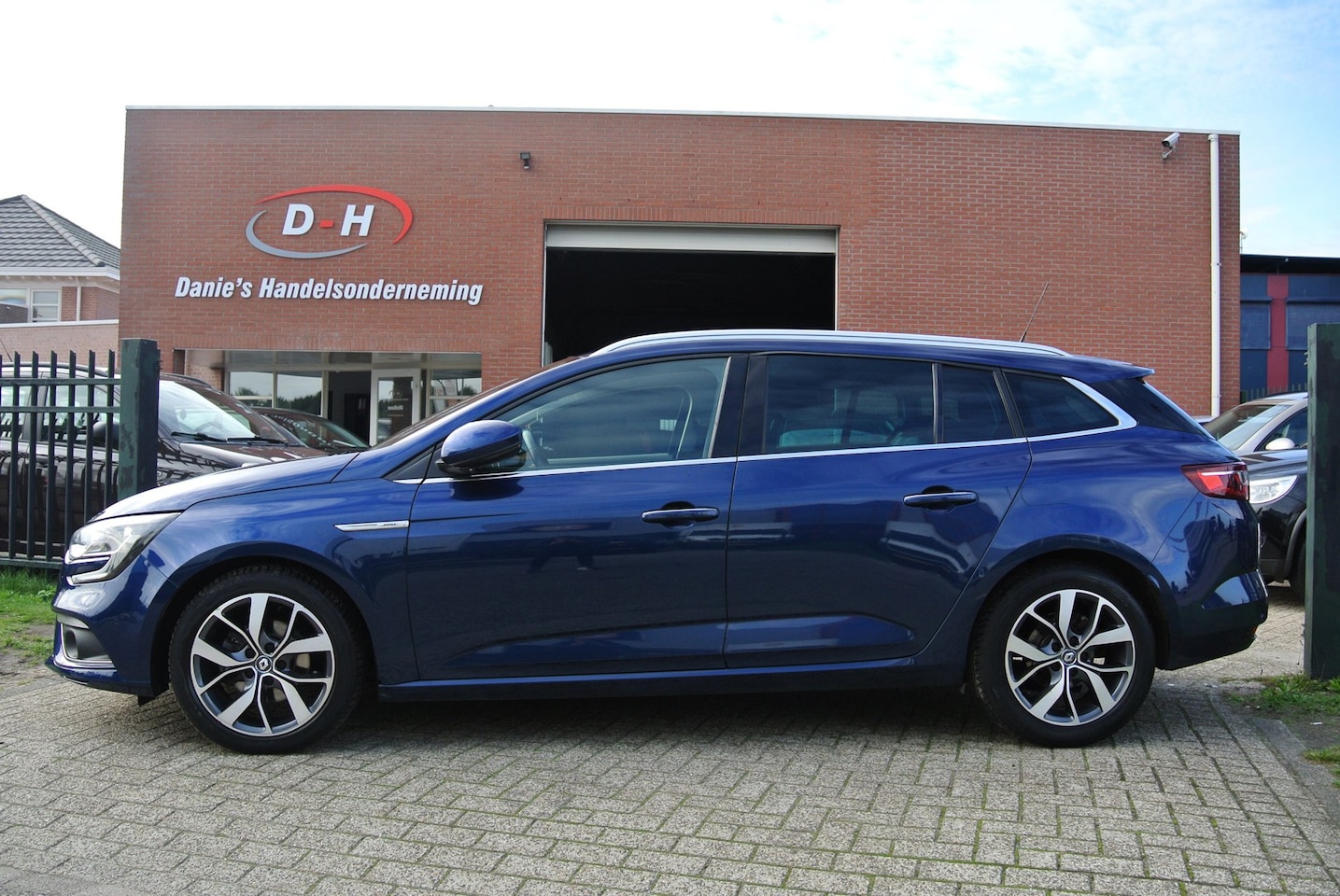 Renault Mégane Estate - 1.2 TCe Bose sfeerverlichting trekhaak inruil mogelijk nap - AutoWereld.nl