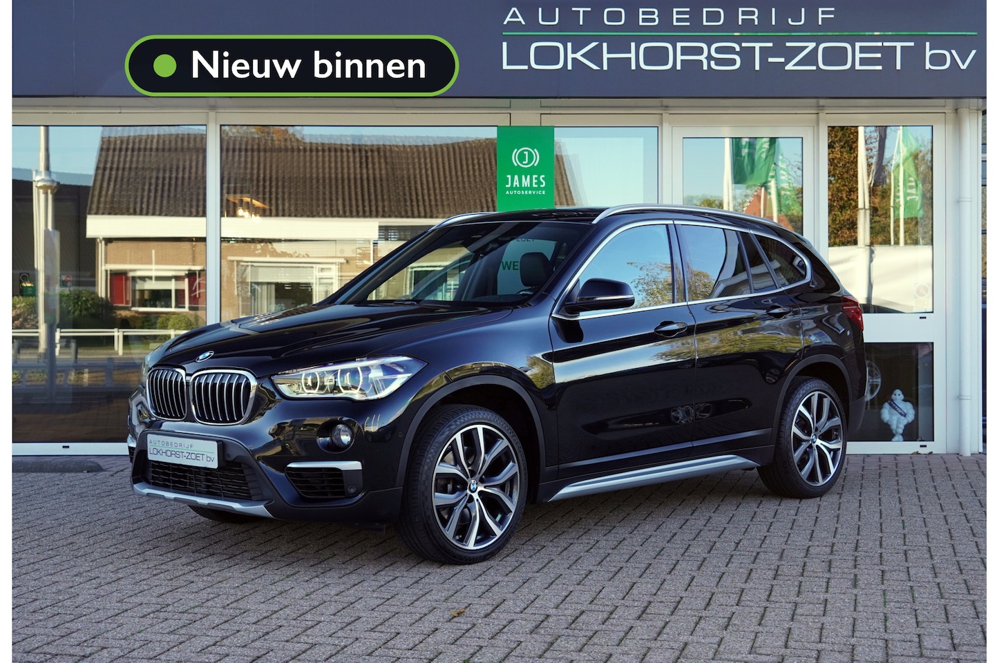 BMW X1 - sDrive20i Orange Edition II | Panorama | Trekhaak | ACC | Leer | H/K - AutoWereld.nl