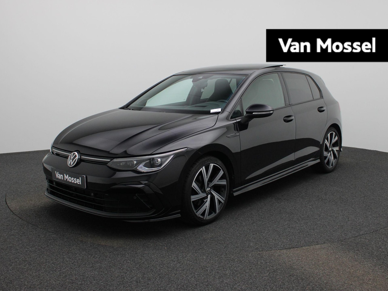 Volkswagen Golf - 1.5 eTSI R-Line | Panoramadak | Navigatie | Achteruitrijcamera | Trekhaak | LED Matrix | B - AutoWereld.nl