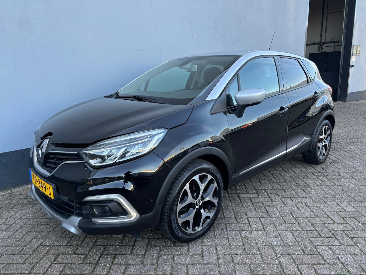 Renault Captur - 0.9 TCe Intens - Navigatie - Trekhaak - AutoWereld.nl