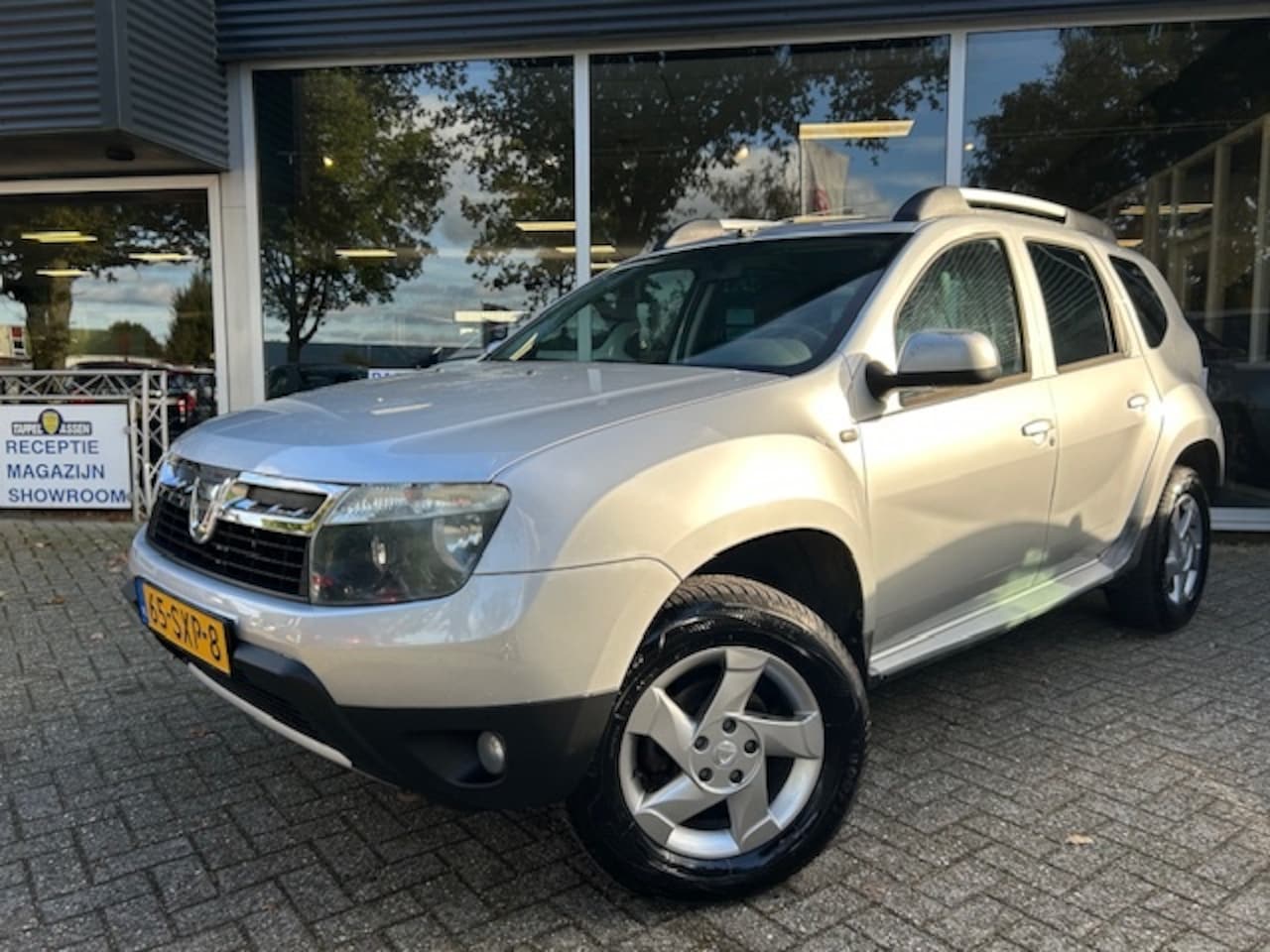Dacia Duster - 1.6 Aniversare / 4WD/Trekhaak - AutoWereld.nl