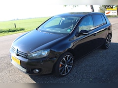 Volkswagen Golf - 1.2 TSI // 5-drs / klima / navi / lmv //