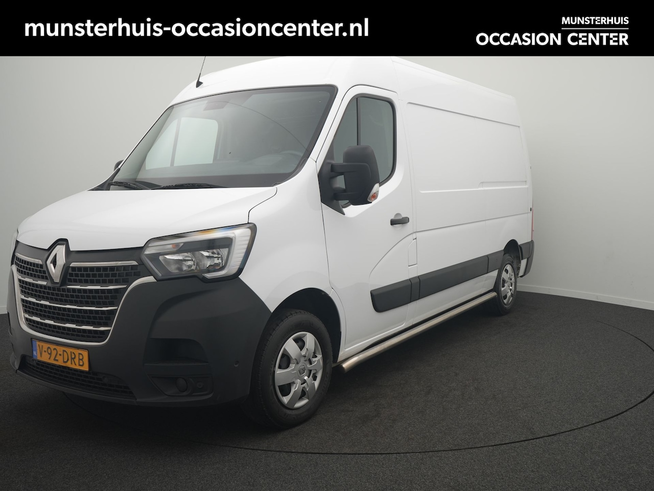 Renault Master - T35 2.3 dCi 135 L2H2 Work Edition - Trekhaak - Sidebars - Deursloten - 3 persoons - - AutoWereld.nl