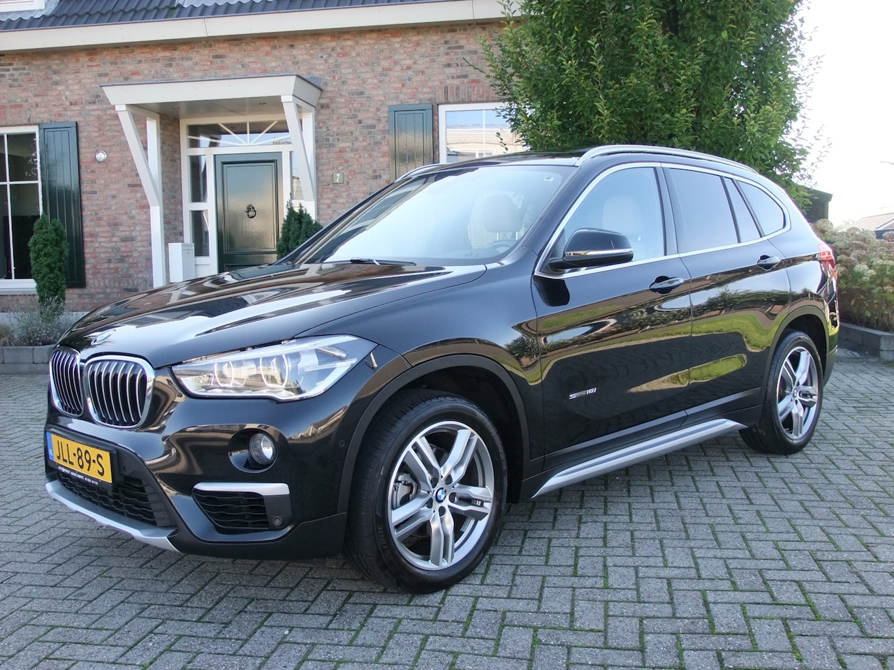 BMW X1 - sDrive18i High Executive sDrive18i High Executive , Leder , Pano/schuifdak, Led , Navi , Keyless enz. - AutoWereld.nl