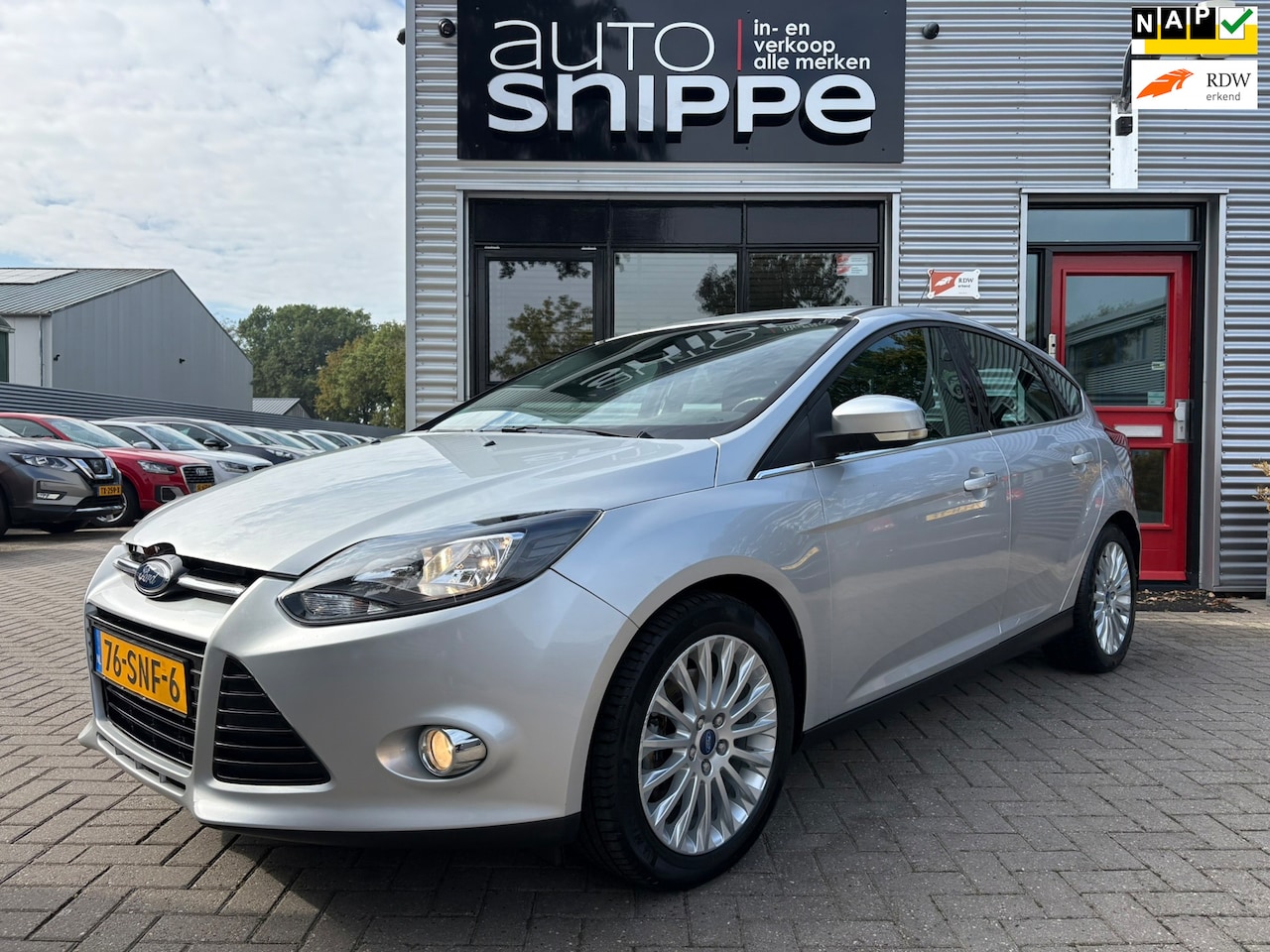 Ford Focus - 1.6 EcoBoost First Edition -CLIMA-CRUISECONTROL-VOORUITVERWARMING-STOELVERWARMING-LICHTMET - AutoWereld.nl