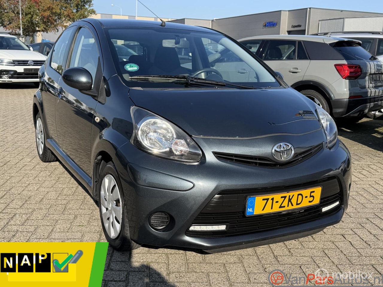 Toyota Aygo - 1.0 VVT-i Aspiration 1.0 VVT-i Aspiration,Airco,Led,5drs,dealer onderhouden - AutoWereld.nl