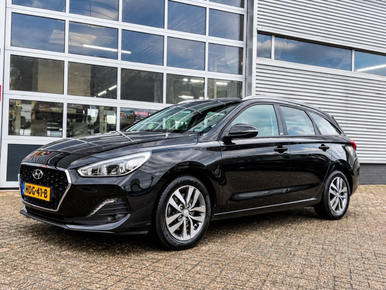 Hyundai i30 Wagon - 1.4 T-GDi Airco, Carplay, Camera, Stoelverw - AutoWereld.nl