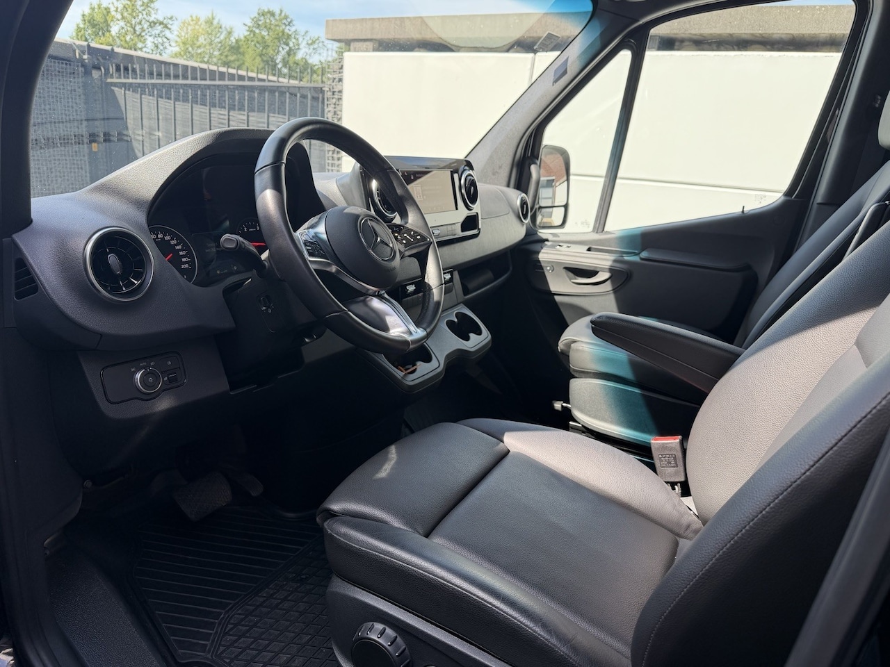 Mercedes-Benz Sprinter - 319 CDI 4x4 L3H2 SELECT (907.635/637) Automaat - AutoWereld.nl