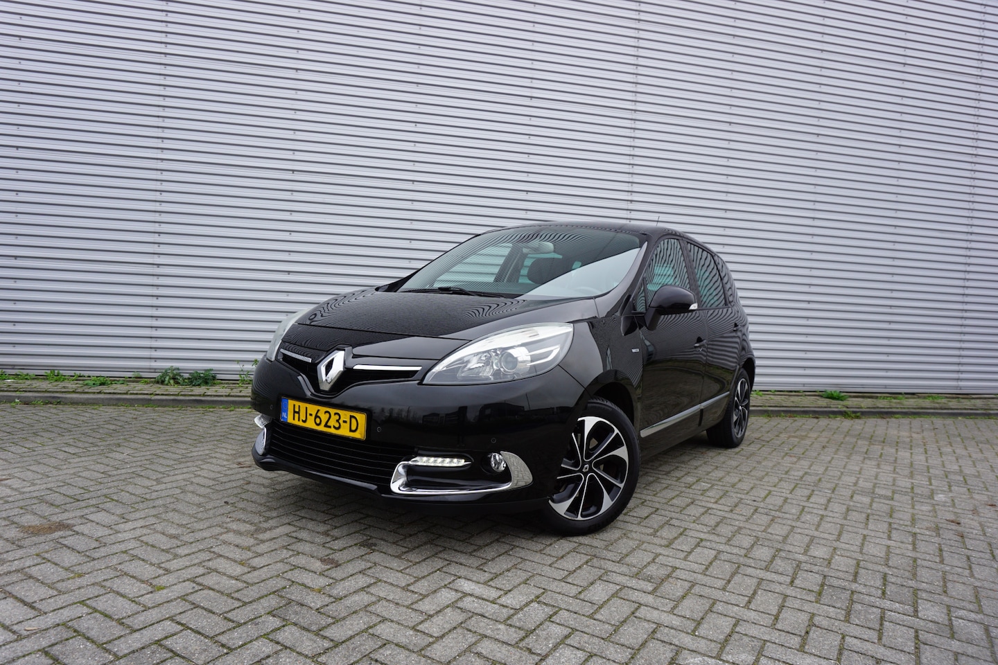 Renault Scénic - 1.2 TCe Bose Climate / Navi / Cruise / Camera / Stoelverw. / Parkeers. / Trekhaak / NAP - AutoWereld.nl