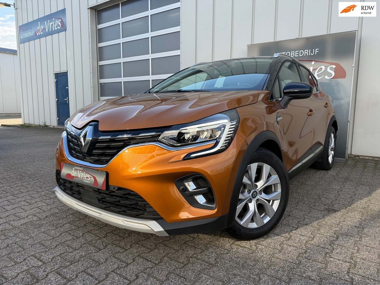 Renault Captur - 1.6 E-Tech Plug-in Hybrid 160 Intens NAVIGATIE / CAMERA / L/M VELGEN / APPLE CARPLAY / - AutoWereld.nl