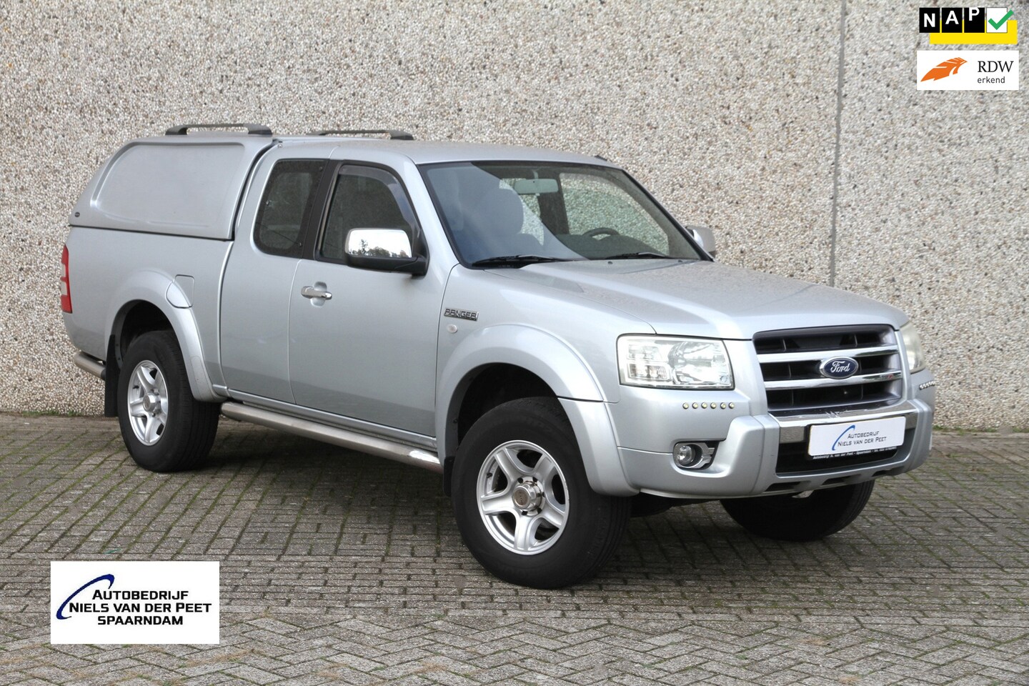Ford Ranger - 2.5 TDCI Super Cab 4x4 Limited Leder interieur / Parkeersensoren / Airco / Trekhaak / Slec - AutoWereld.nl