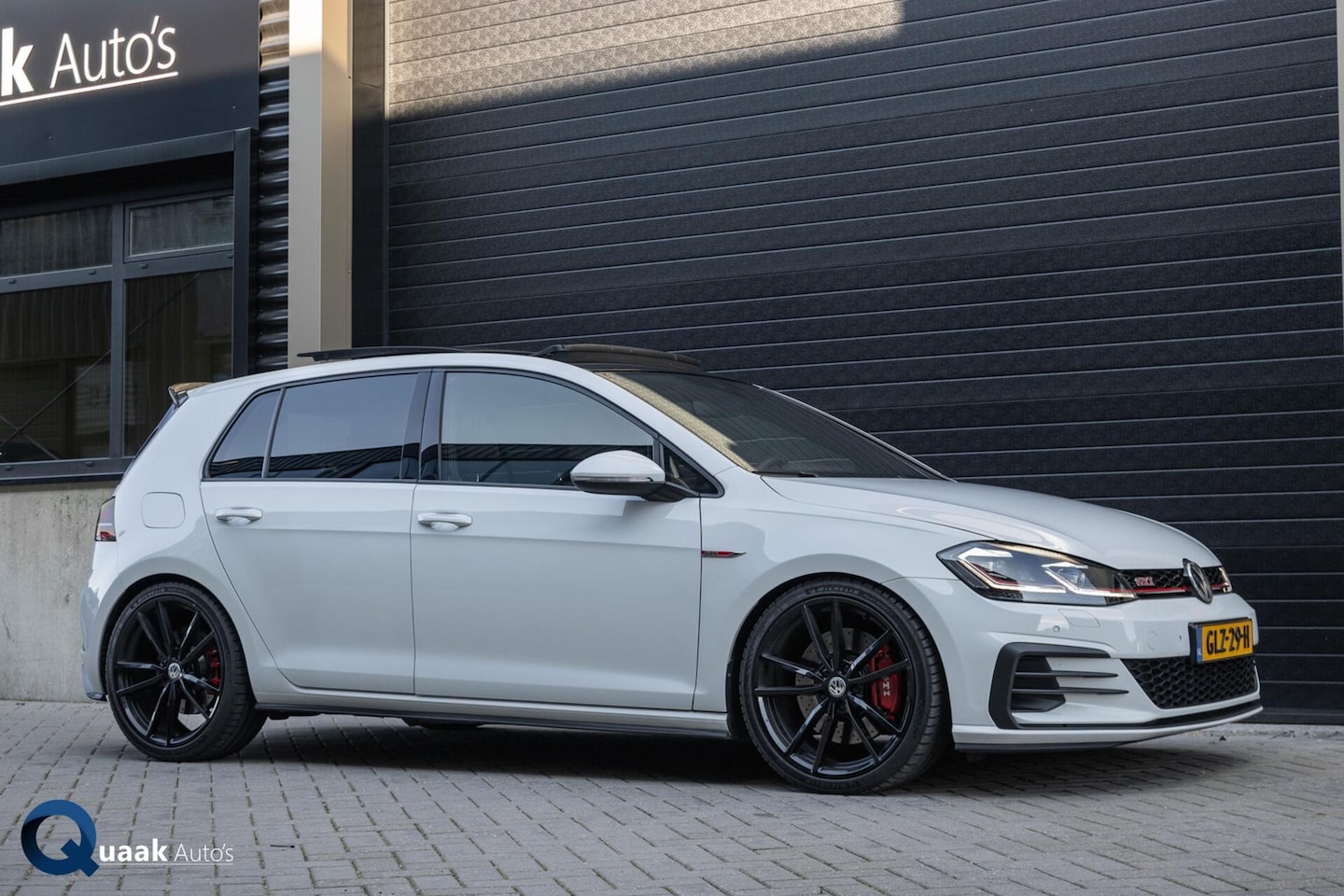 Volkswagen Golf - GTI 2.0 TSI Performance | PANO | ALCANTARA | VIRTUAL | CARPLAY - AutoWereld.nl