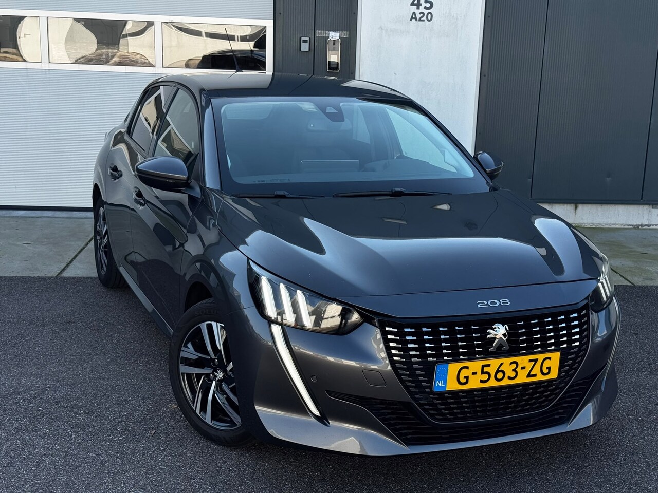 Peugeot 208 - 1.2 PureTech Allure Automaat l Camera l 3D Dash l Cruise l Stoelverwarming l Goed onderhou - AutoWereld.nl