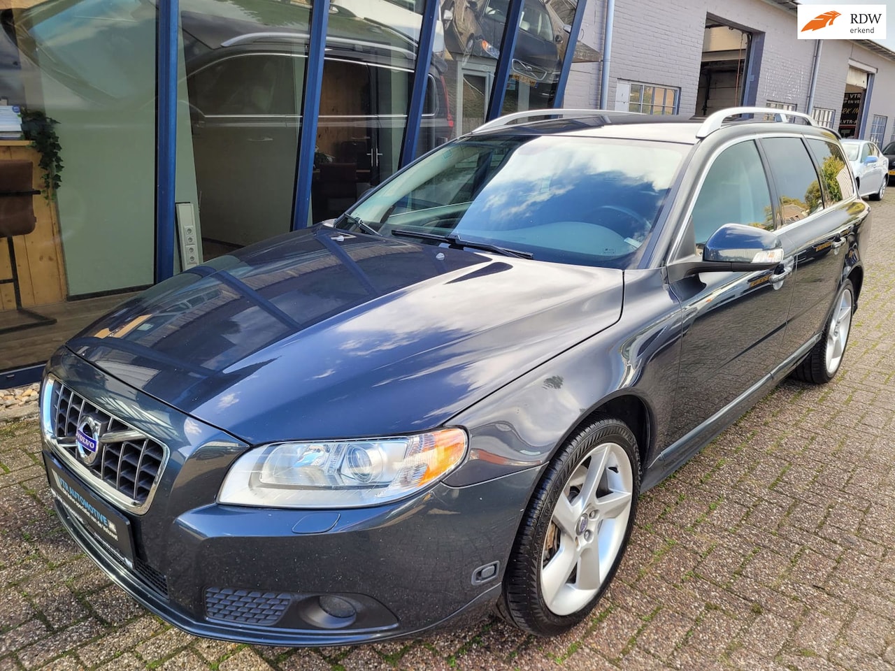 Volvo V70 - 2.5FT Summum Automaat 230PK LEER / XENON / PDC - AutoWereld.nl