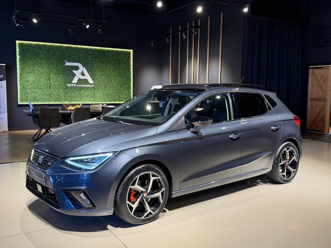 SEAT Ibiza - 1.0 TSI DSG FR Pano|Leer|Navi|LED Grijs - AutoWereld.nl
