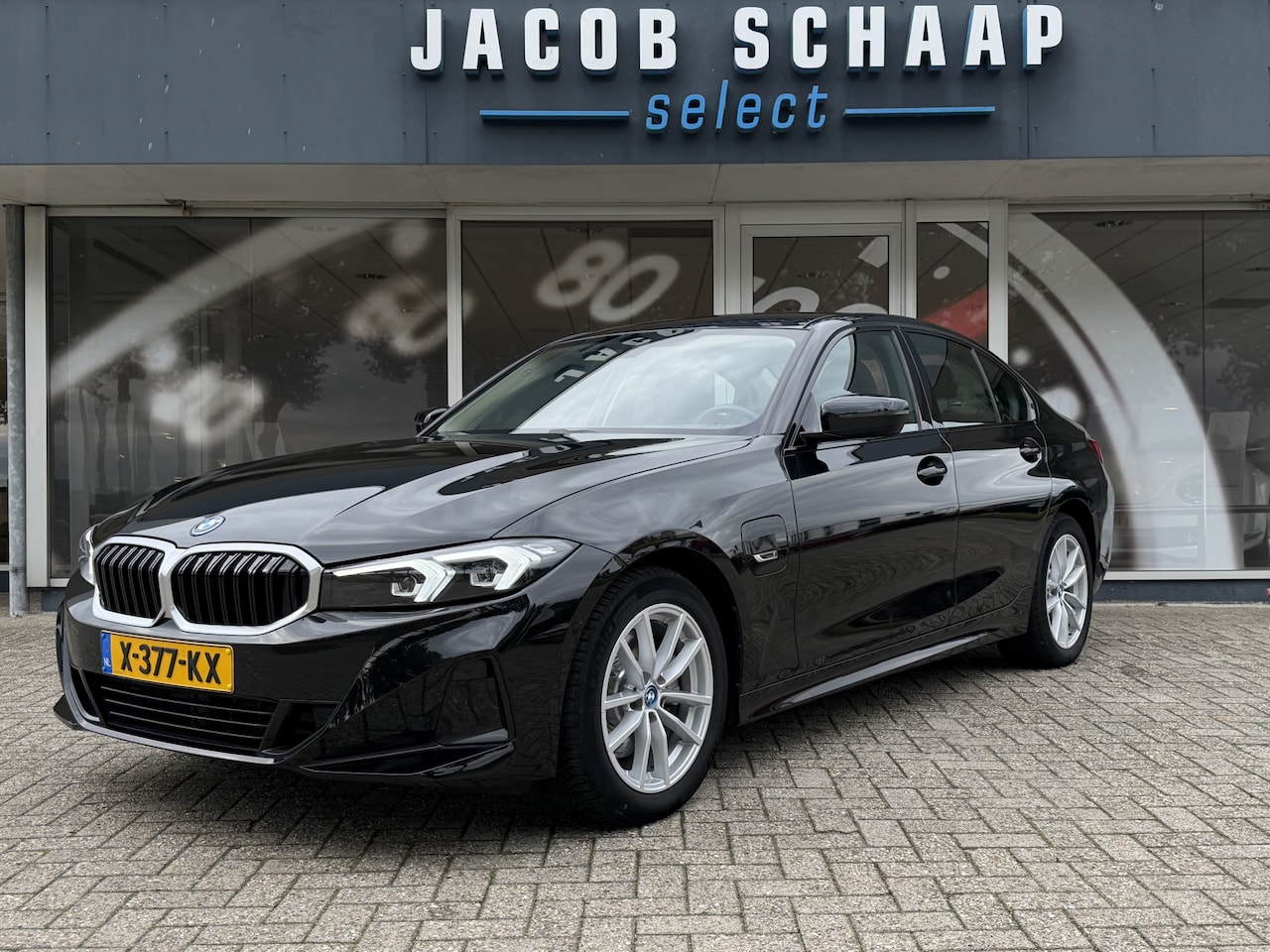 BMW 3-serie - 320e / Camera / Leder / Carplay / - AutoWereld.nl