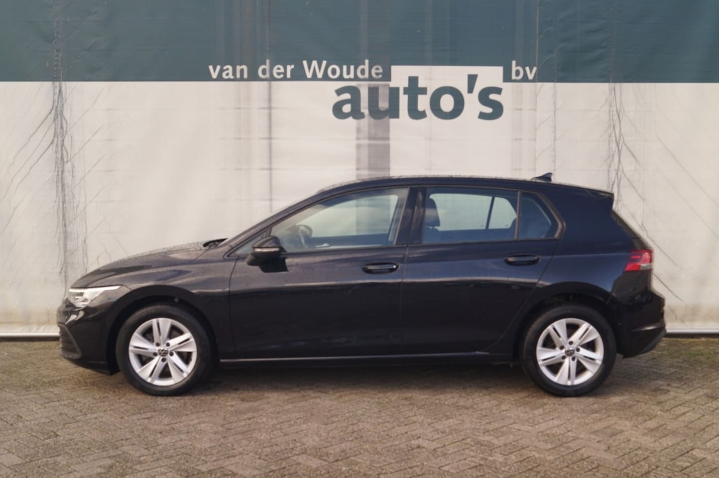 Volkswagen Golf - 1.0 TSI 110pk Life -ECC-PDC-CARPLAY-ACC- - AutoWereld.nl