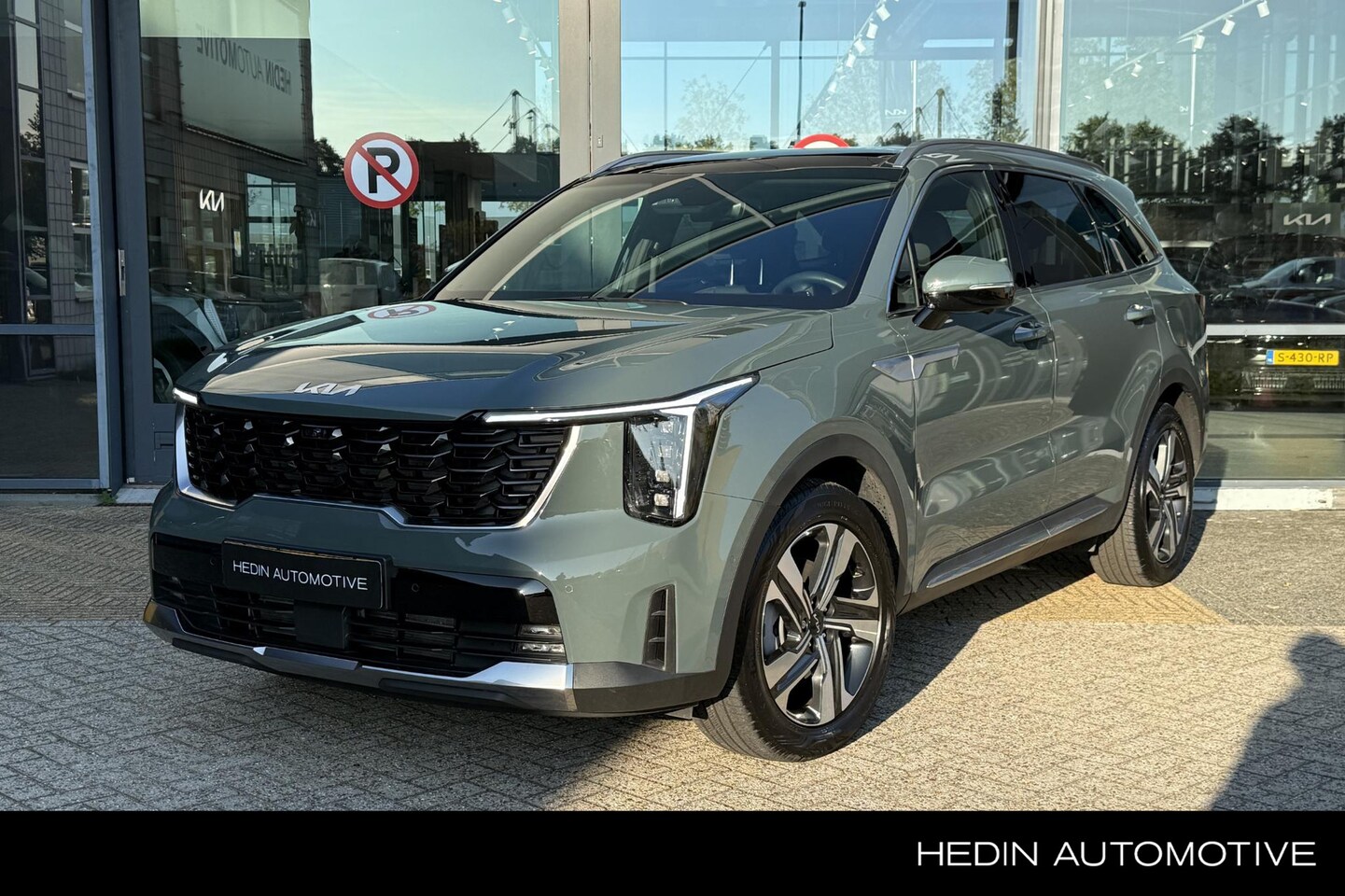 Kia Sorento - 1.6 T-GDi Plug-in Hybrid 4WD ExecutiveLine 7p | Allseason banden | Camera | Navigatie | Pa - AutoWereld.nl