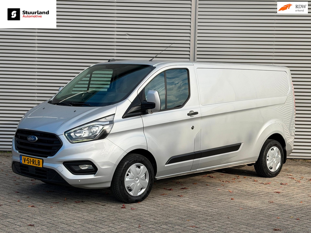Ford Transit Custom - 300 2.0 TDCI L2H1 Airco/ Cruise/ Navi/ PDC/ Stoelverw./ Omvormer/ - AutoWereld.nl