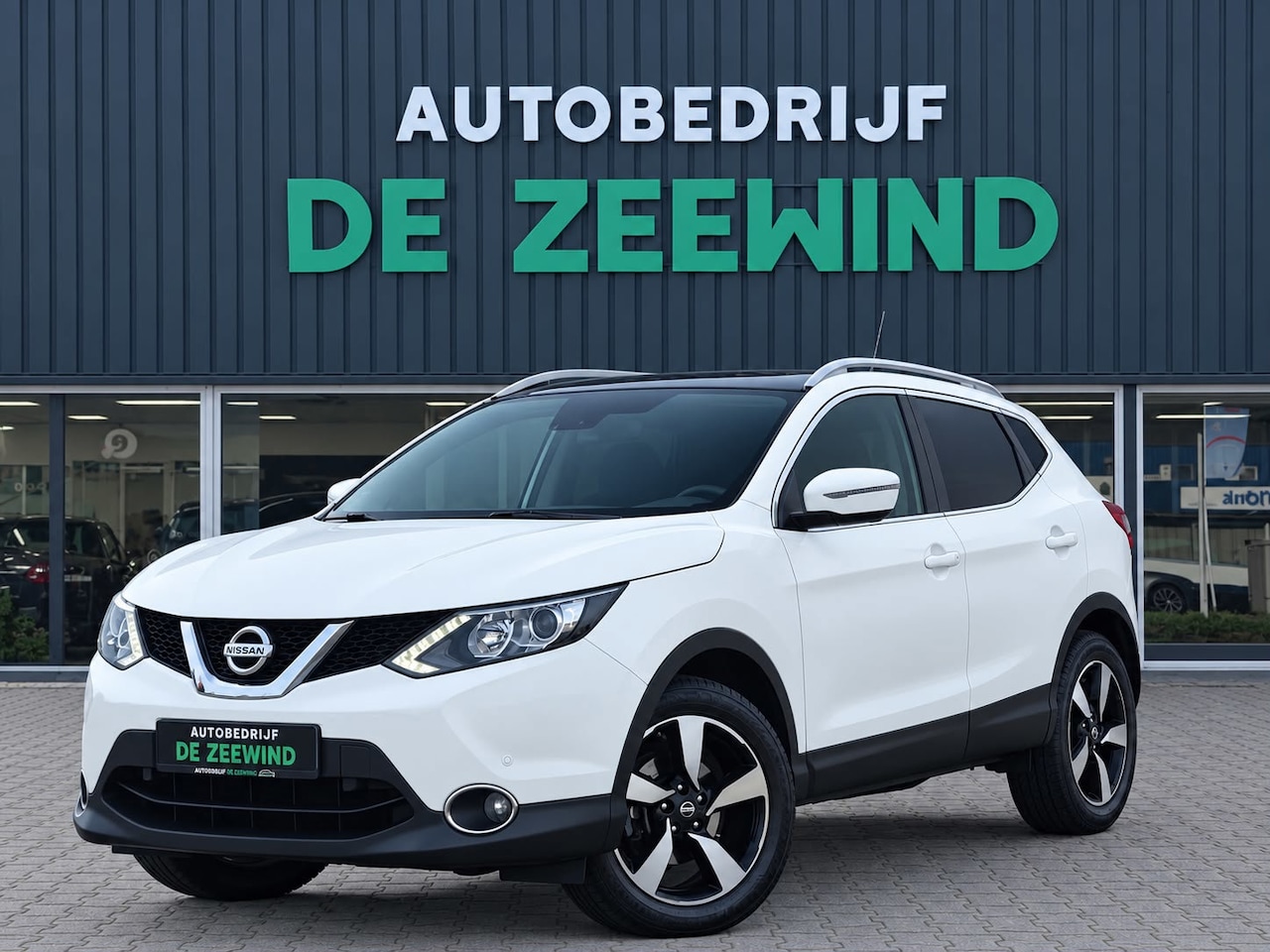 Nissan Qashqai - 1.2 Tekna|Panoramadak|Trekhaak|Rijklaar - AutoWereld.nl