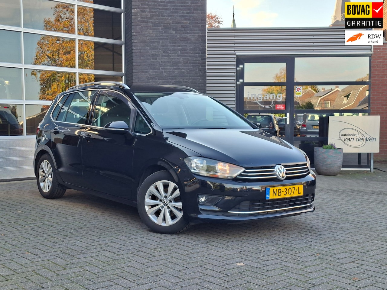 Volkswagen Golf Sportsvan - 1.2 TSI Highline | All-in prijs | Trekhaak | Achteruitrij Camera | Sensoren voor + achter - AutoWereld.nl