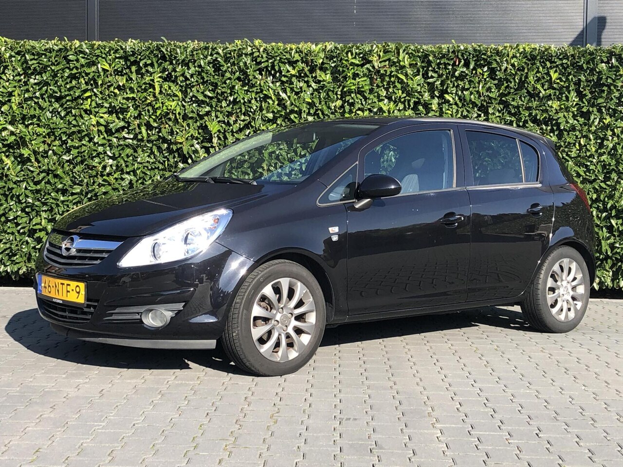 Opel Corsa - 1.4-16V '111' Edition 1.4-16V 111 EDITION 5-DEURS, NL AUTO, NAP, AIRCO, CRUISE, LM VELGEN - AutoWereld.nl