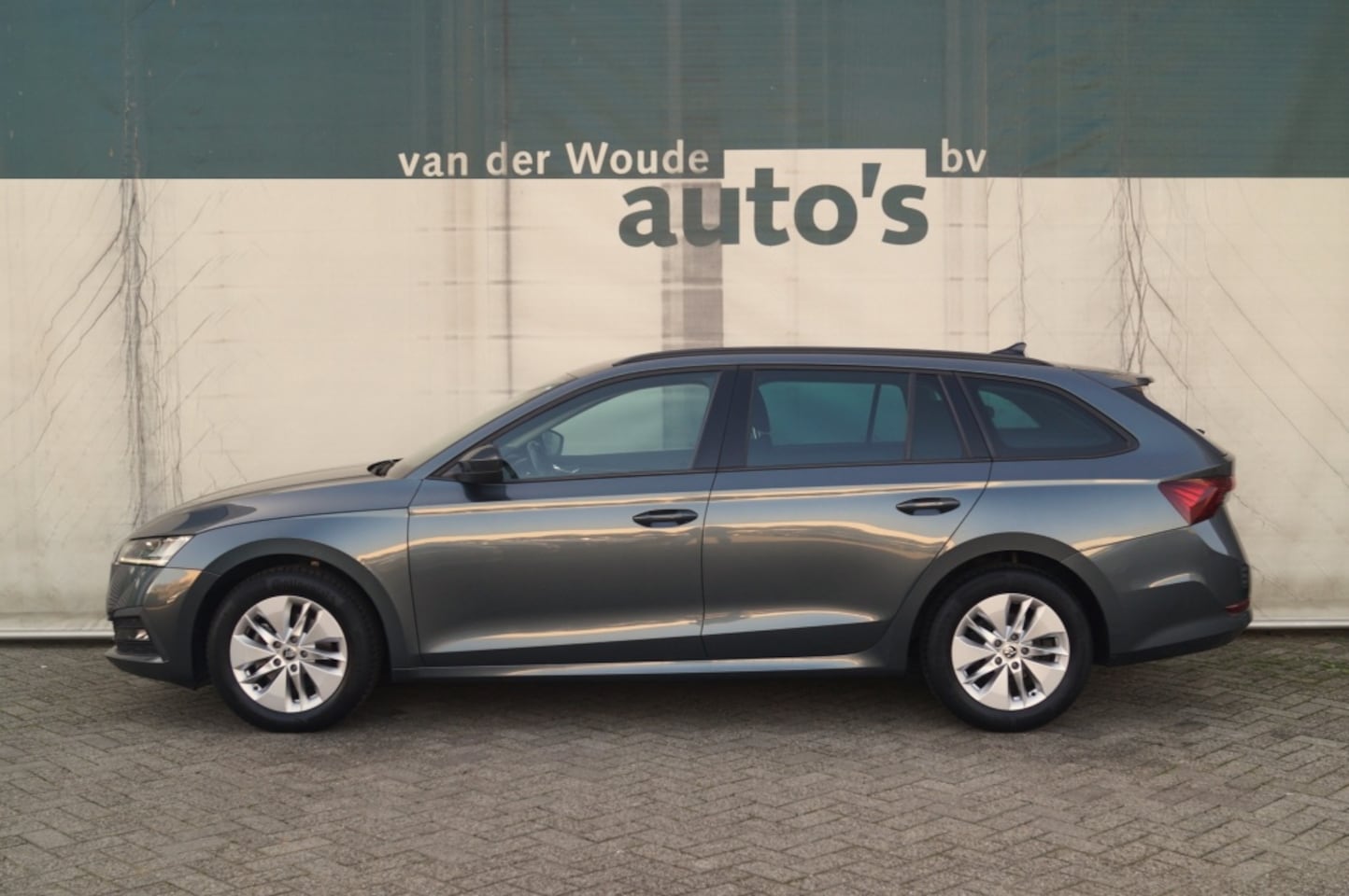 Skoda Octavia Combi - 1.0 TSI 110pk Business Edition -NAVI-ECC-TREKHAAK- - AutoWereld.nl
