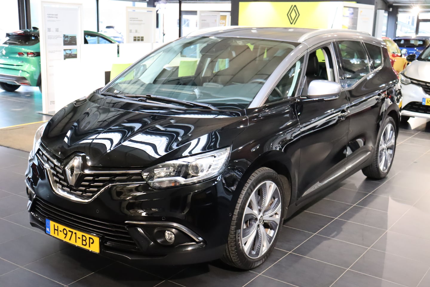 Renault Grand Scénic - TCe 140pk Intens - AutoWereld.nl