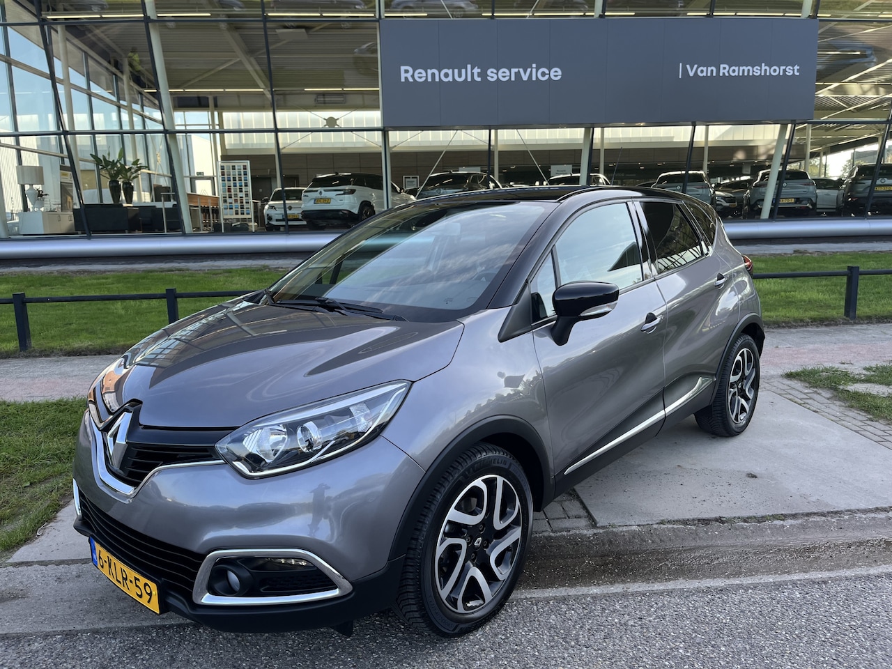 Renault Captur - 1.2 TCe Dynamique / Automaat / Trekhaak / Camera / Climate / Cruise / Armsteun / Keyless / - AutoWereld.nl