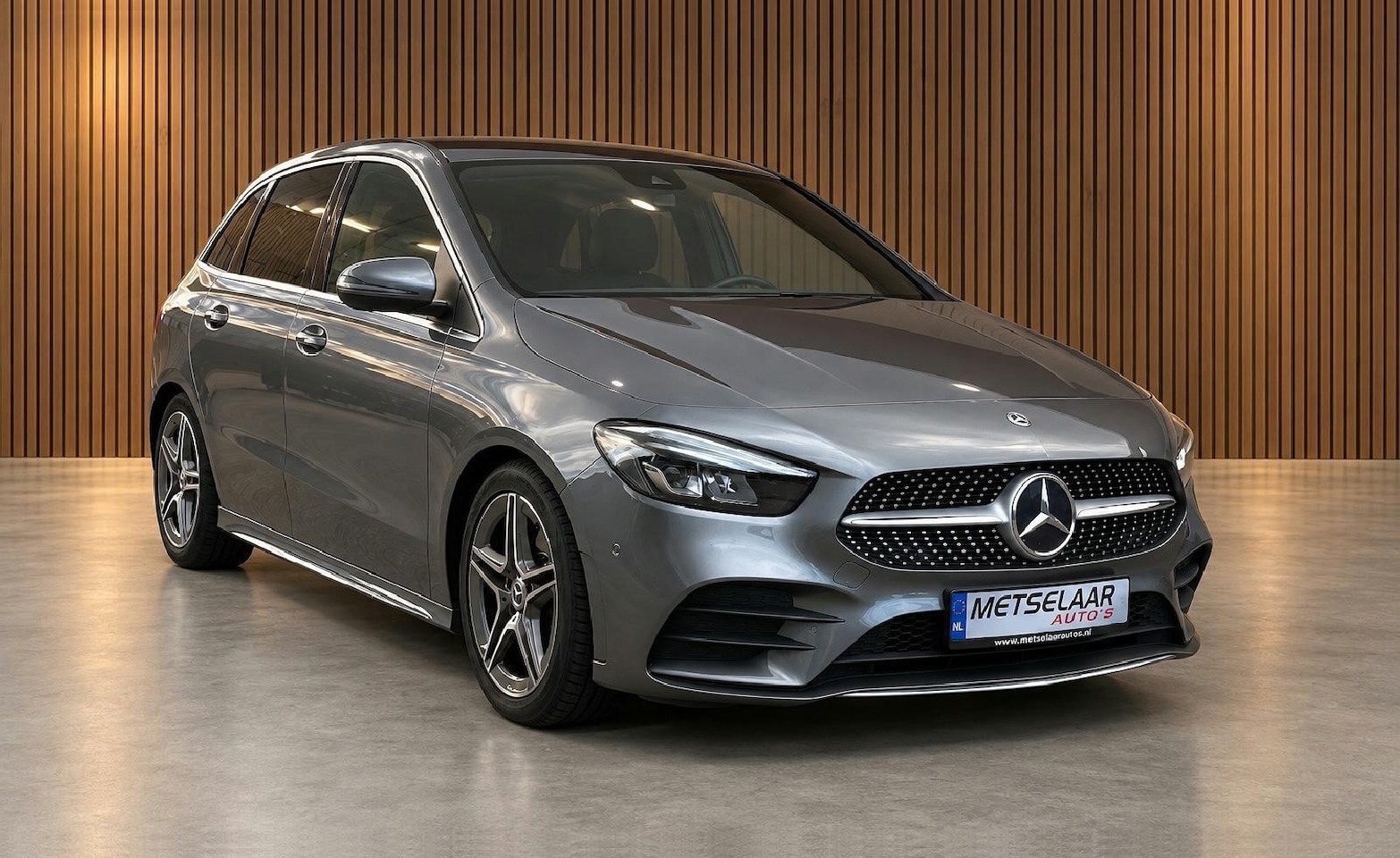 Mercedes-Benz B-klasse - 220 4MATIC Premium AMG Styling Sfeerverlichting - AutoWereld.nl
