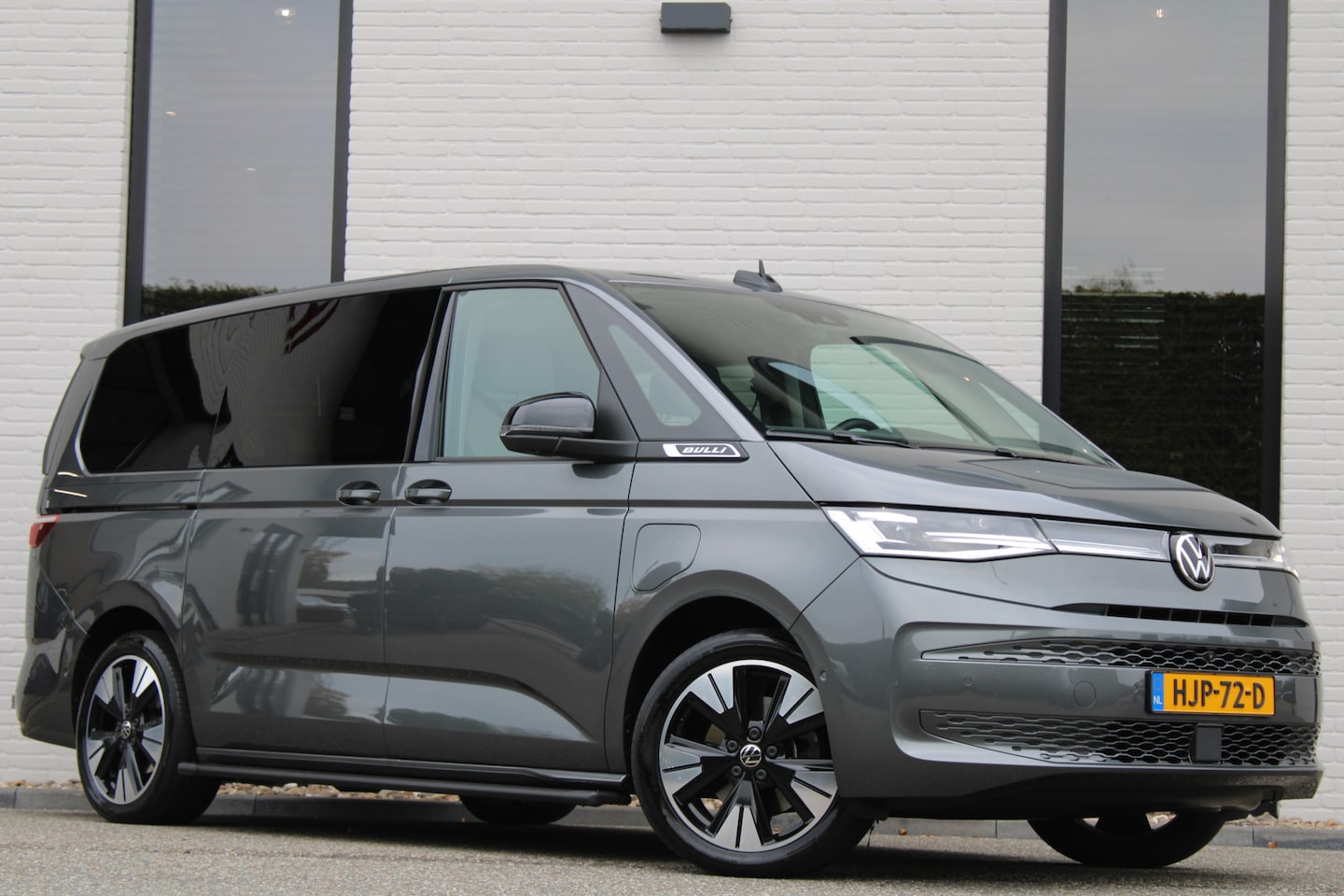 Volkswagen Multivan - 1.5 eHybrid / L2 / Bulli Edition / 4Motion / MARGE-BTW VRIJ / 7-Persoons / Vol Opties / NI - AutoWereld.nl