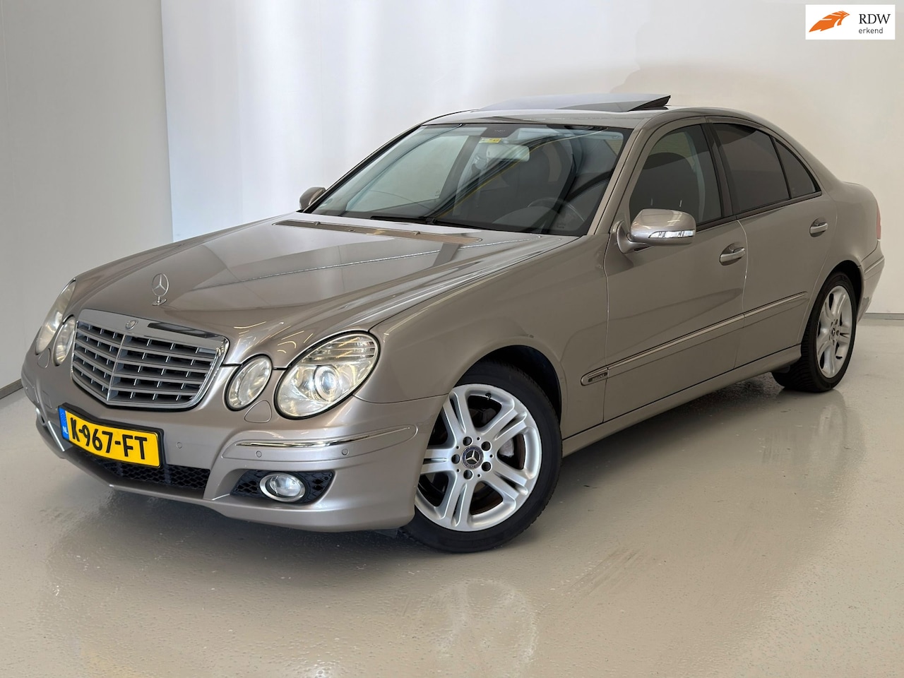 Mercedes-Benz E-klasse - 230 Avantgarde / V6 / Schuifdak / Xenon / Trekhaak - AutoWereld.nl