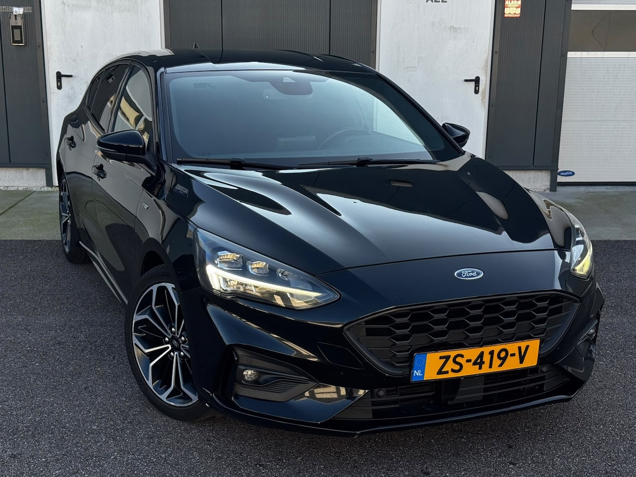 Ford Focus - 1.5 EcoBoost Vignale Keyles l Led l Cruise l Camera l Carplay l Stuurverwarming/stoelverwa - AutoWereld.nl