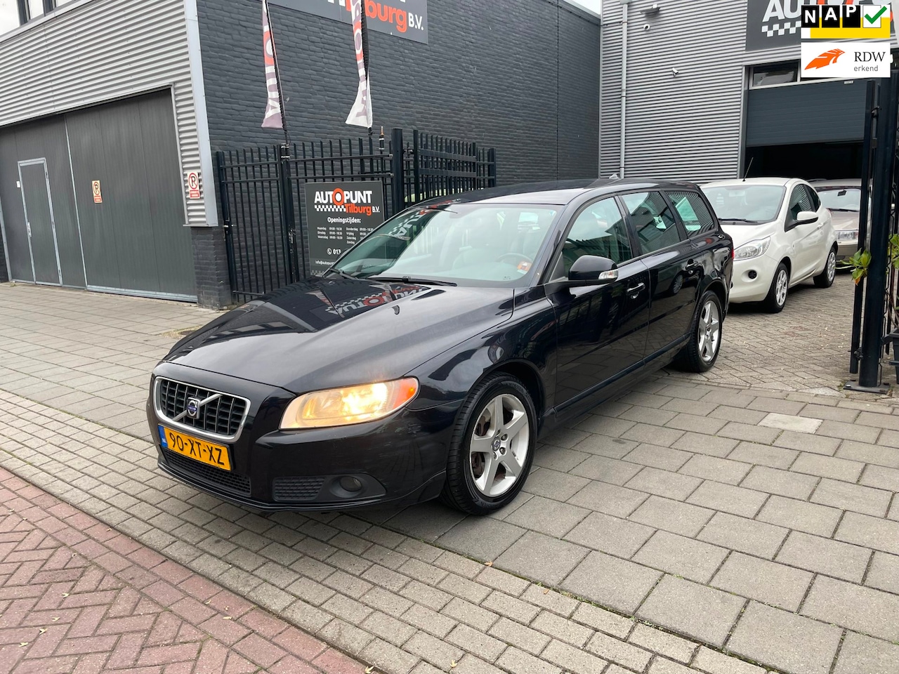 Volvo V70 - 2.4 D5 Momentum 2e Eigenaar! Trekhaak Airco NAP APK - AutoWereld.nl