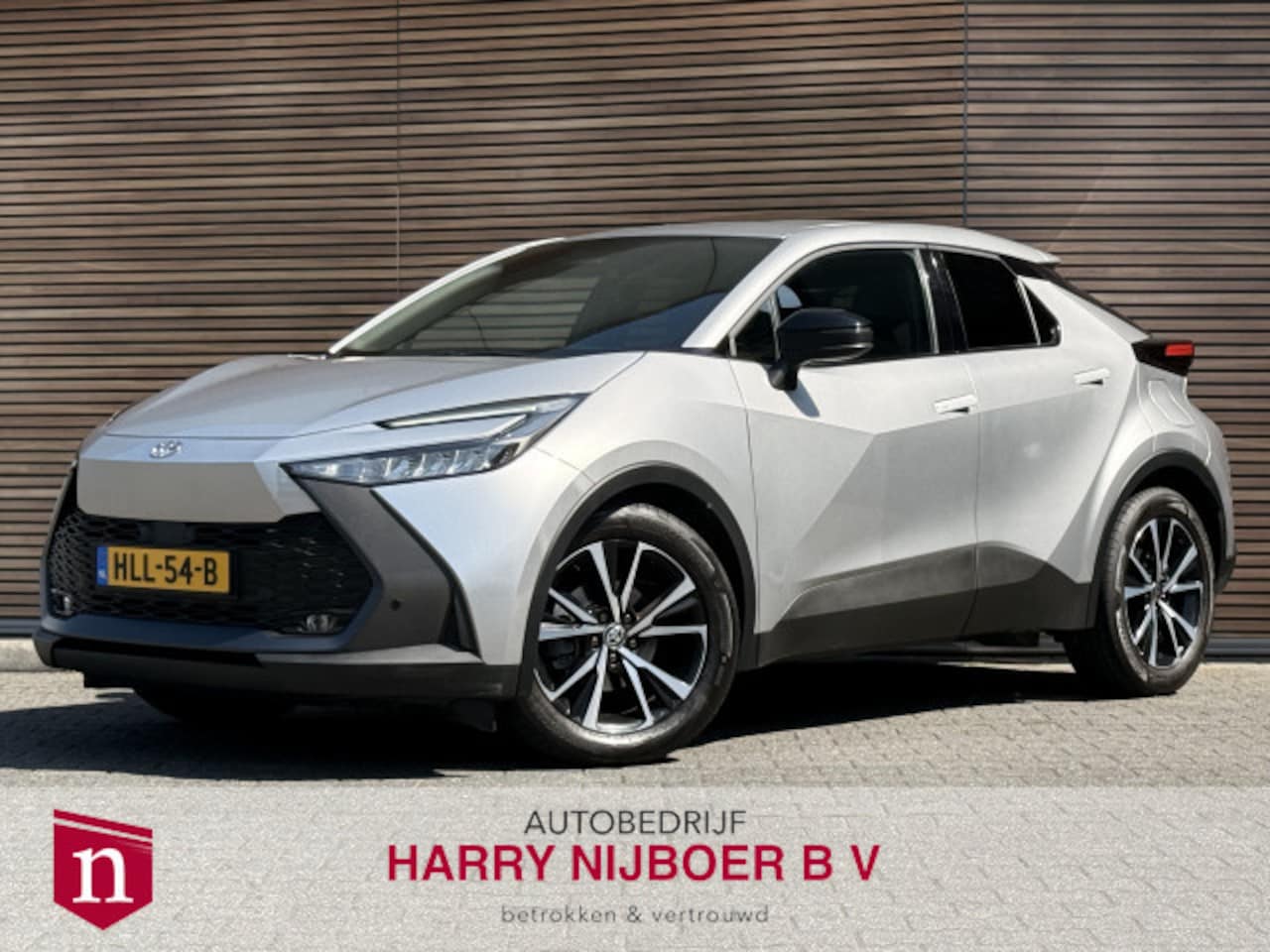 Toyota C-HR - 1.8 Hybrid 140 Dynamic Navi / Clima / Lm Velgen / Half Leer / PDC - AutoWereld.nl