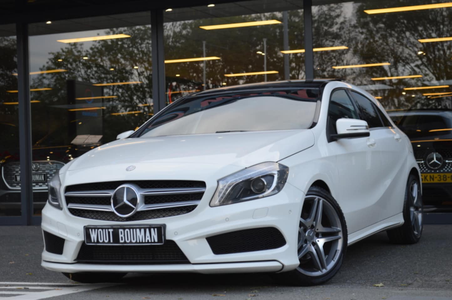 Mercedes-Benz A-klasse - 180 AMG-Line Xenon Panorama Airco Cruise Pdc - AutoWereld.nl