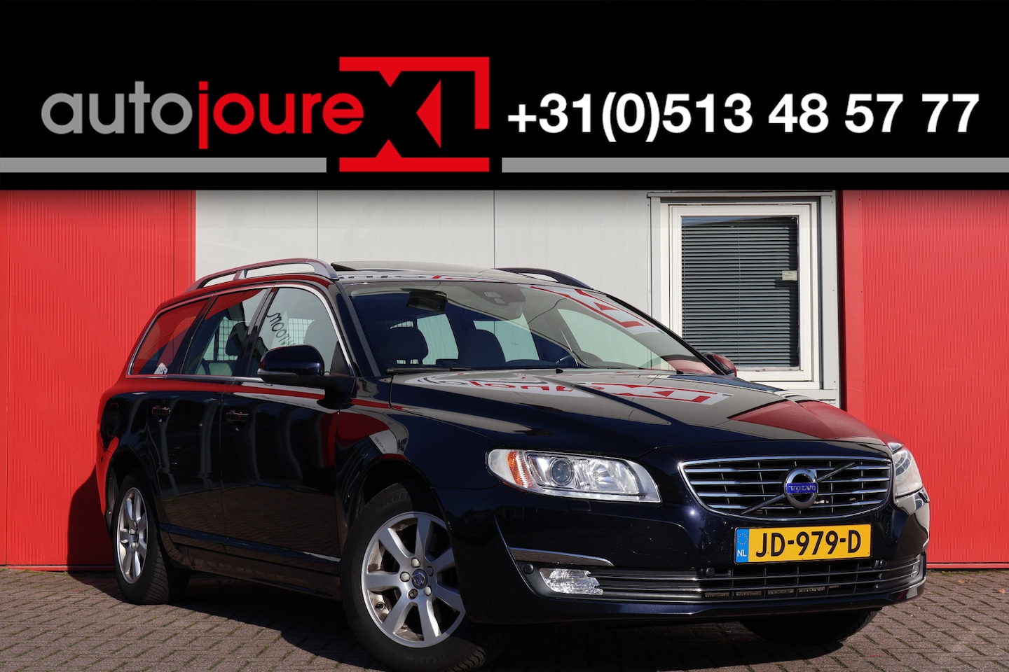 Volvo V70 - 2.0 D3 Inscription Edition | Leder | Schuif -/ Kanteldak | Navigatie | Trekhaak | - AutoWereld.nl