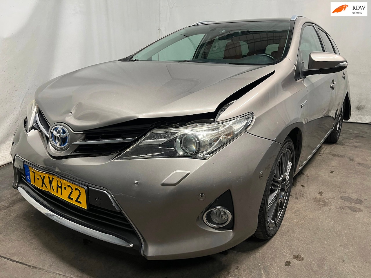 Toyota Auris Touring Sports - 1.8 Hybrid Lease+ - Front / Achter Schade - AutoWereld.nl