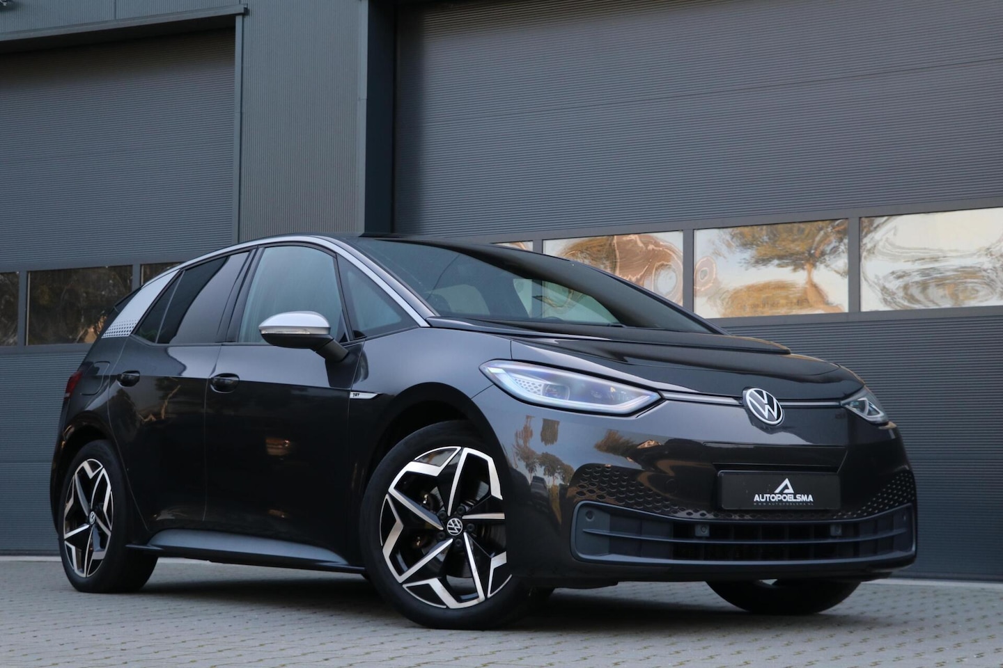 Volkswagen ID.3 - First Plus 58 kWh AppleCarplay IQ-Light Trekhaak Sfeerverlicht 19'' Inch Sportvelgen Camer - AutoWereld.nl