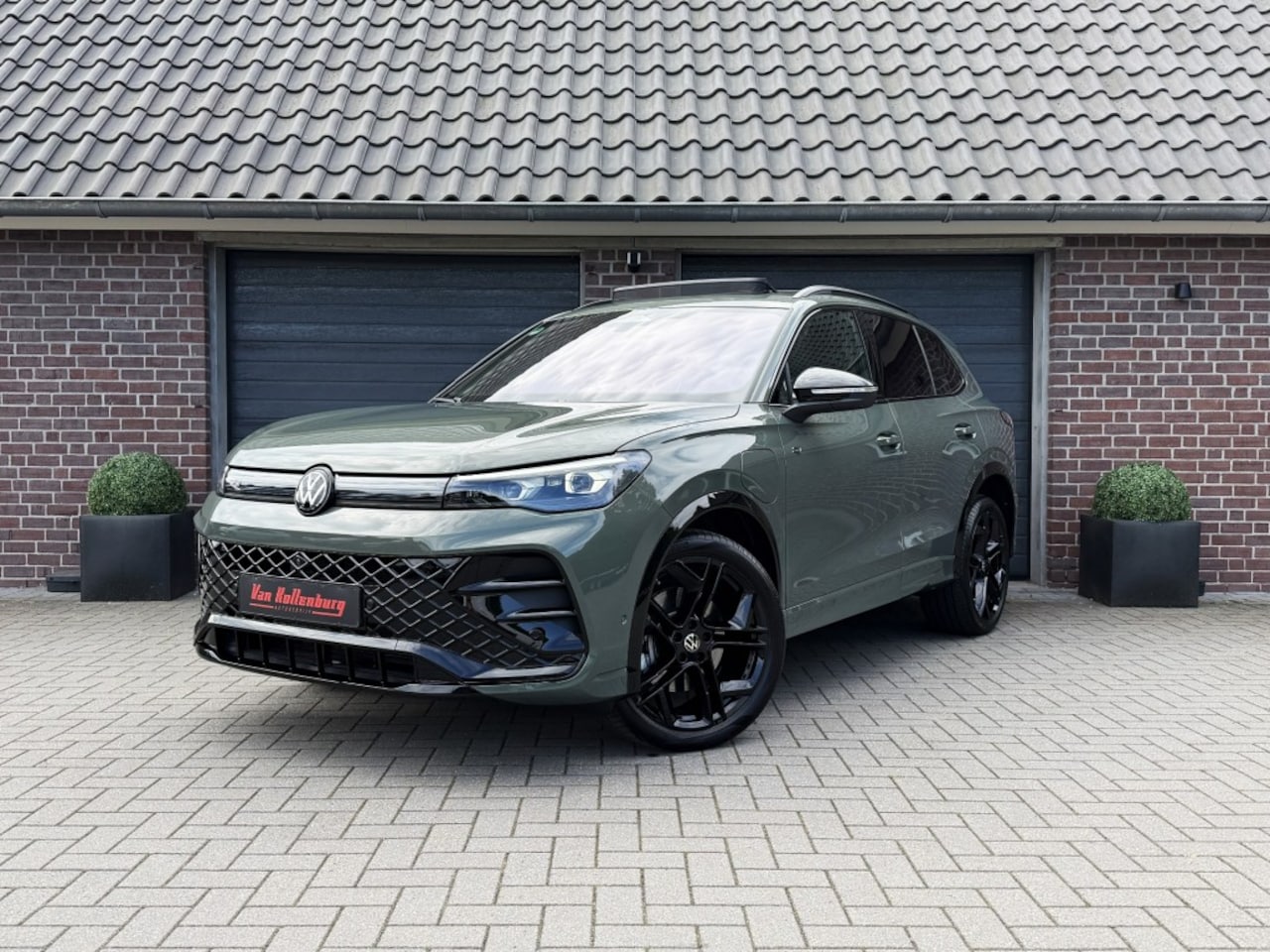 Volkswagen Tiguan - 1.5 E HYBRID R-LINE PANO TREKHAAK HK BLACK STYLE - AutoWereld.nl